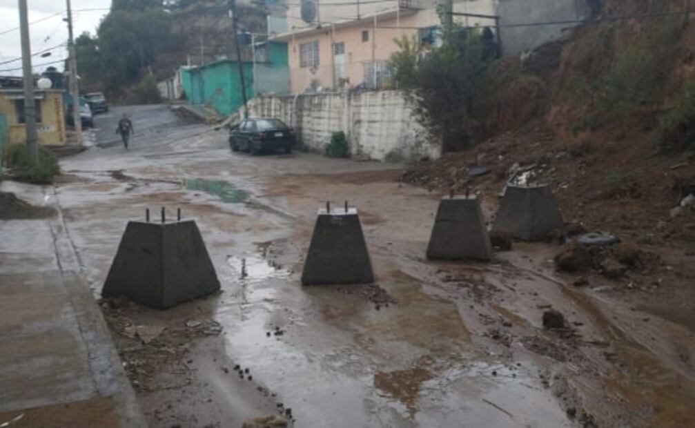Lluvia deja inundaciones en principales vialidades de Ecatepec 