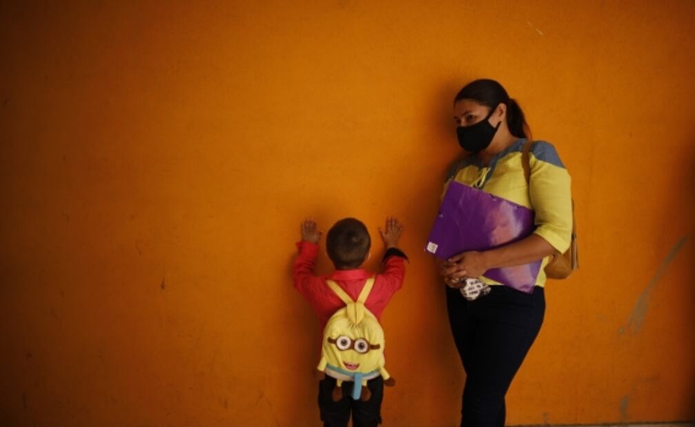 Así regresaron a clases presenciales los niños en Argentina tras casi un año de confinamiento