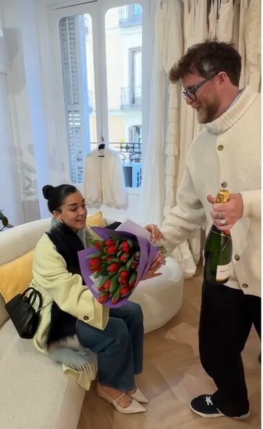 Alejandra Capetillo recibe detalle de su novio Nader. Foto: Instagram oficial.