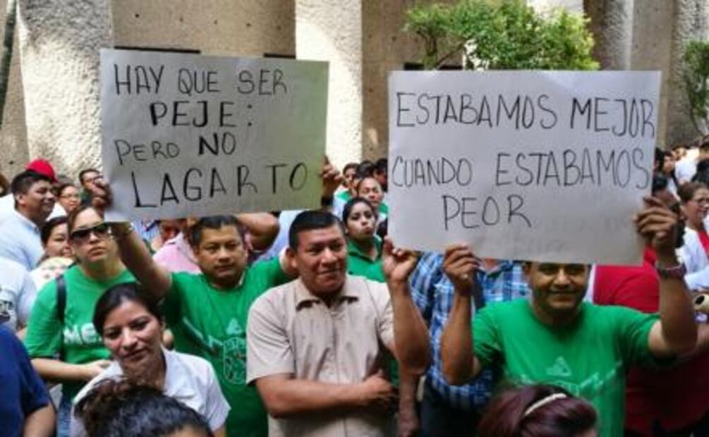 Maestros bloquean Secretaría de Educación de Tabasco; exigen pago de bono anual