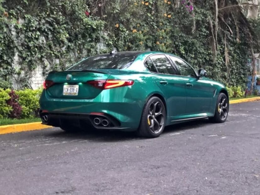 A prueba: Alfa Romeo Giulia Quadrifoglio Verde 2022, deportividad familiar