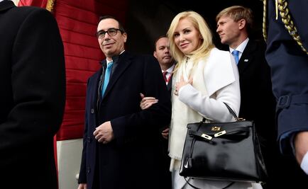 Critican a Louise Linton, esposa del secretario del Tesoro, por lujoso atuendo