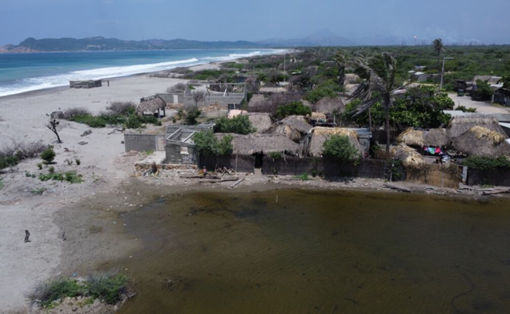 San Mateo del Mar es un municipio indígena Ikoot de Oaxaca. Está ubicado a escasos kilómetros de la zona industrial de Salina Cruz. Foto: Diego Prado.