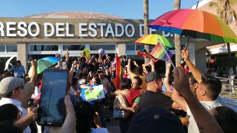 Congreso de Baja California Sur avala matrimonio igualitario