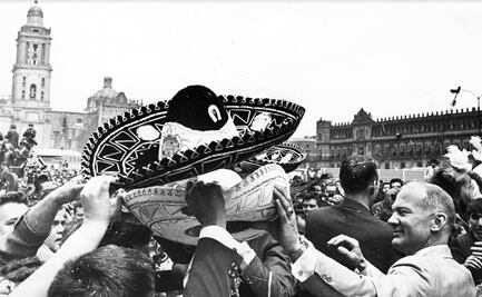 Los astronautas de Apolo 11 fueron recibidos con sombreros de charro y regalos de Tepito cuando visitaron México 