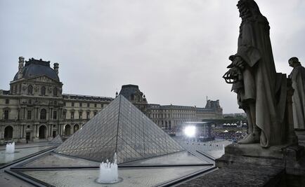 Pirámide del Louvre, el museo que causó controversia por diseño vanguardista