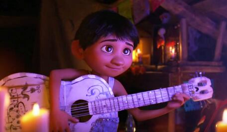 Turistas viajan a Paracho para comprar la guitarra de "Coco" 