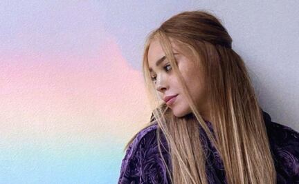 Danna Paola se luce una vez más en instagram con mini shorts y cabellera larga