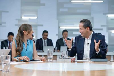 Atiende Eruviel Ávila a usuarios de redes