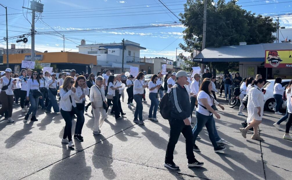 Marcha para exigir justicia por los menores y su padre fallecidos tras presunto intento de despojo de su auto. Foto: Especial