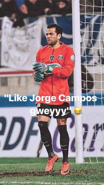 Dani Alves se compara con Jorge Campos 
