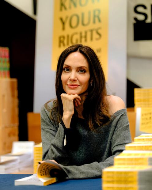 Angelina Jolie posando. Fuente: Instagram @angelinajolie