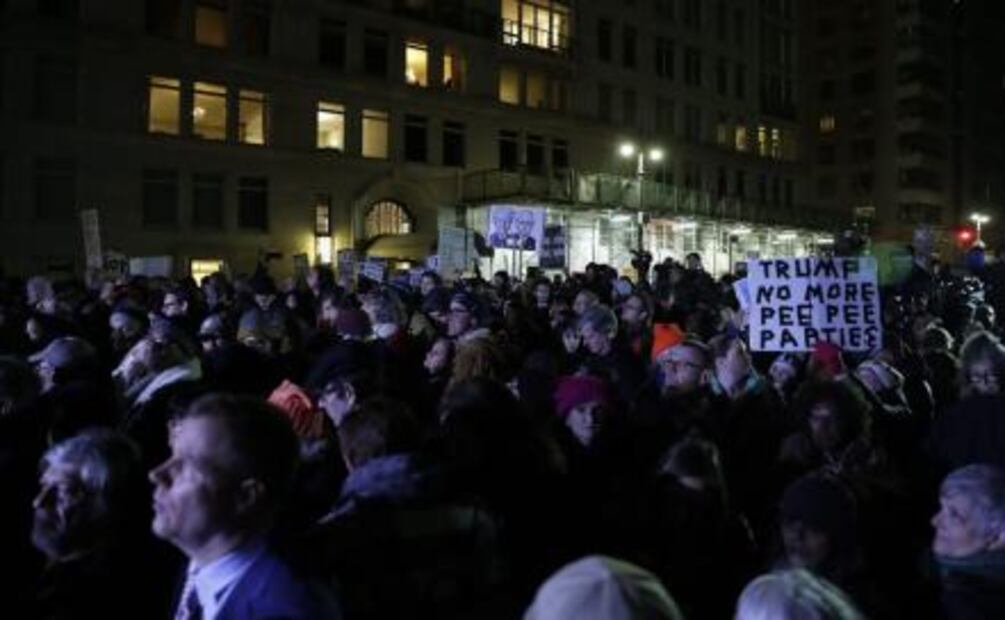 Encabezan famosos protesta en NY contra Trump