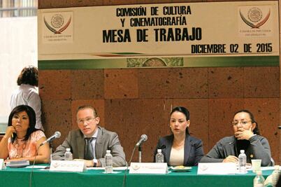 Empleados de cultura van contra secretaría en el rubro