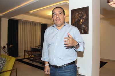 Juan Dueñas, abogado de Santiago Taboada, denuncia cateo a su casa; dice que la fiscalía capitalina lo acusa de  narcomenudeo