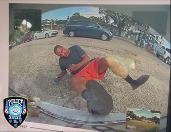 Hombre finge ser atropellado por Tesla, pero las cámaras lo delatan