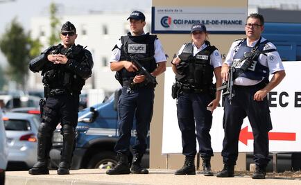 Policía francesa hace detenciones vinculadas a carro bomba en París