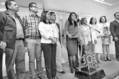 Se niega Barrales a dejar la presidencia del PRD