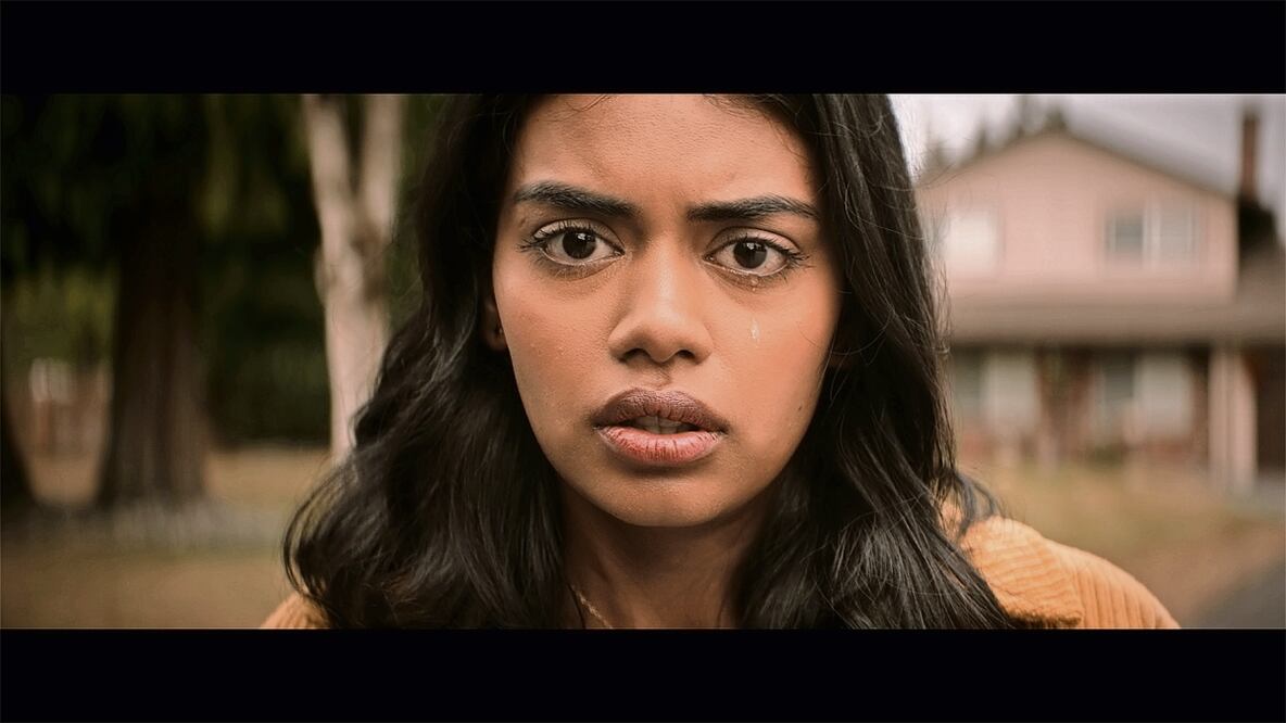 Sam (Megan Suri) se enfrenta a un espíritu demoniaco. Foto: Bishal Dutta