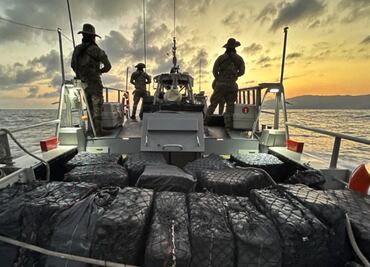 FOTOS: Nuevo golpe al narco; asegura Marina tonelada y media de cocaína en Jalisco