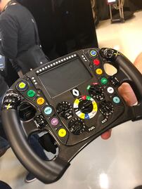 Así es el volante de la escudería Renault Sport F1 Team para el Gran Premio de México