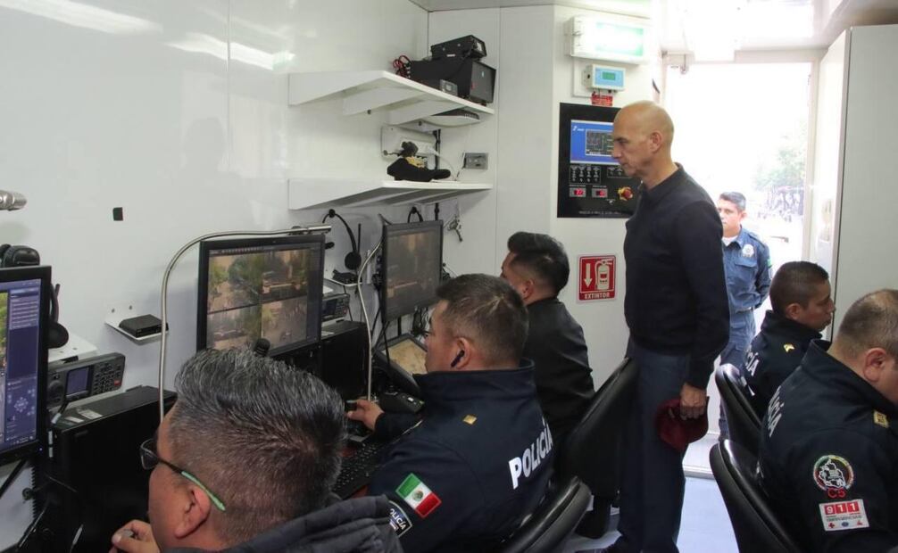Elementos se seguridad dentro del C2 móvil (31/12/2024). Foto: Especial