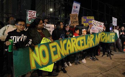 Mexicanos deportados protestan frente a embajada de EU en CDMX