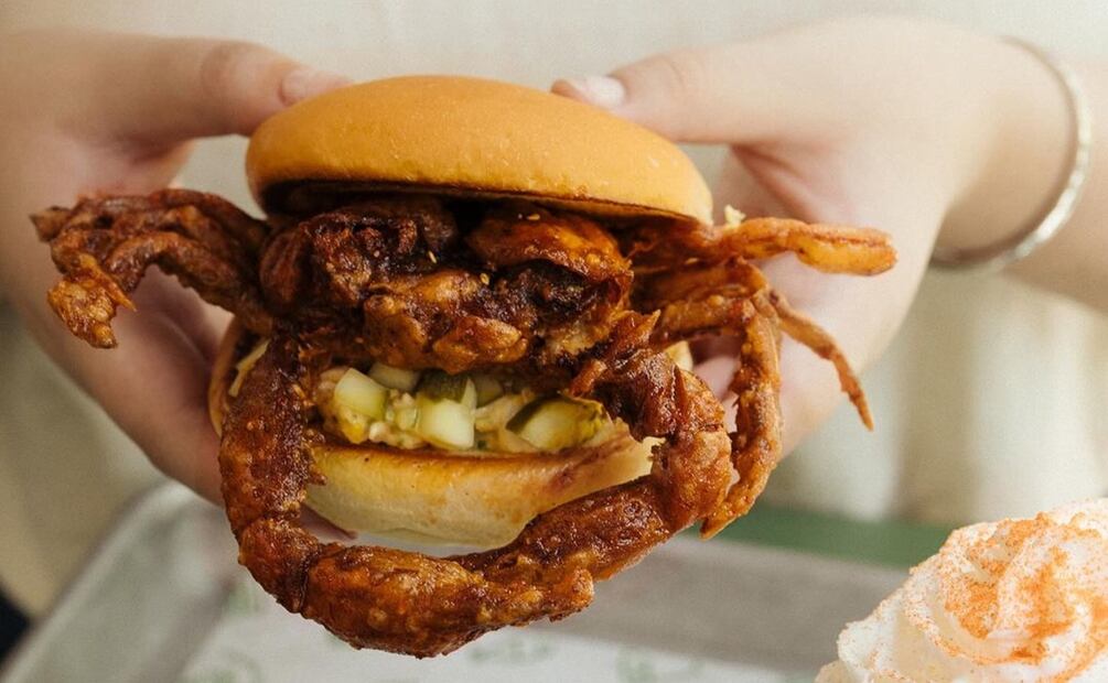 Lucho's Crab Burger en Shake Shack. Foto: Instagram