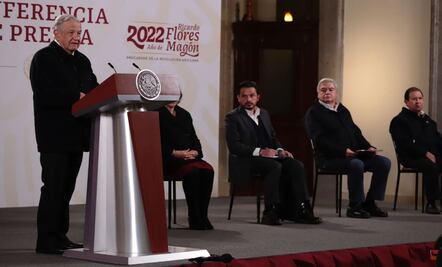 Asegura AMLO a John Kerry que reforma eléctrica no afecta T-MEC