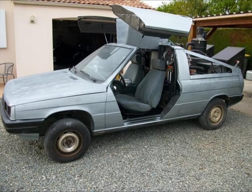 Convierte un Renault 11 en el DeLorean de Volver al Futuro