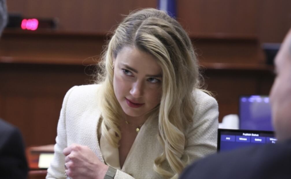 Johnny Depp dice que Amber Heard lo degradaba; "me aventó un control remoto y una copa de vino" 