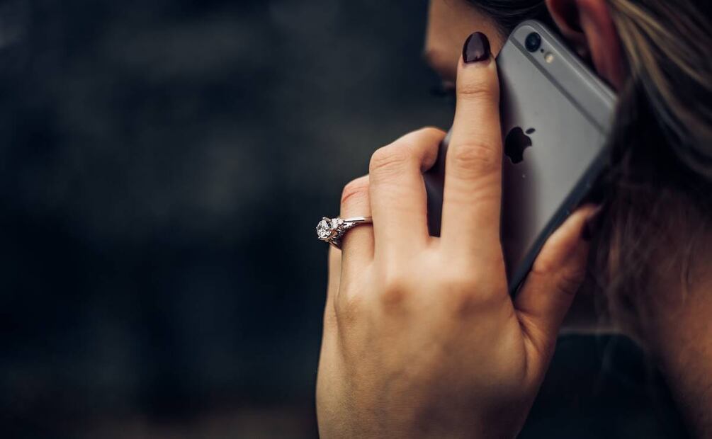 Si quieres saber de quién es el número del que te están marcando sin regresar la llamada, aquí te decimos cómo. Foto: Unsplash