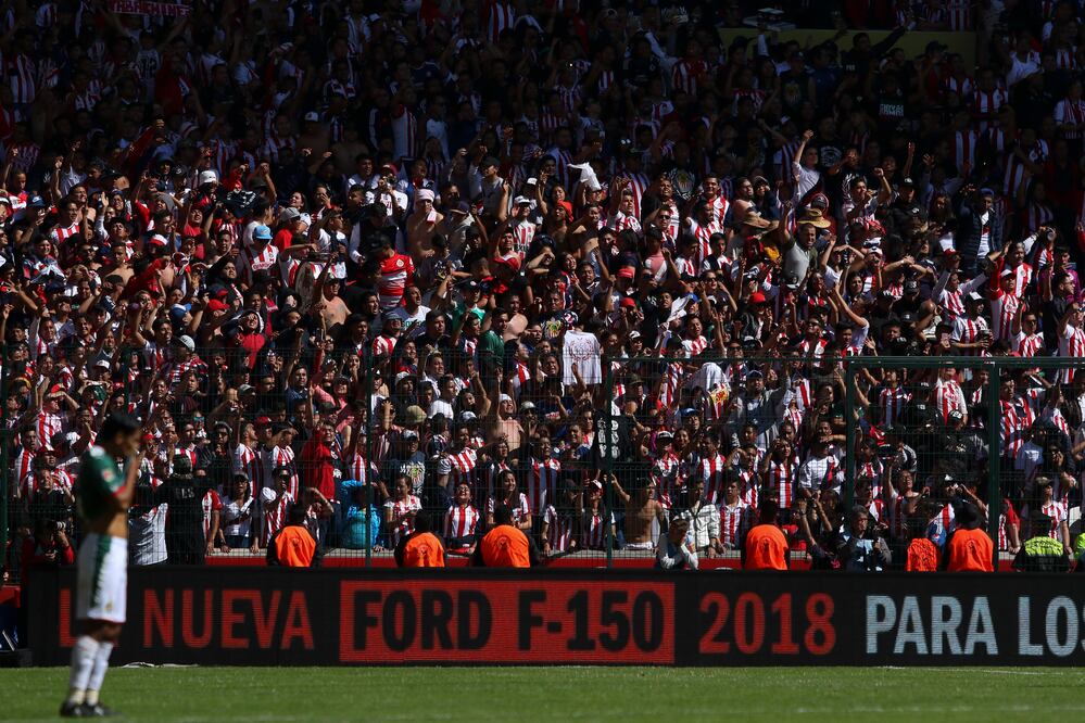 Aficionados durante el juego entre Toluca y Chivas en el Nemesio Diez. FOTO/IMAGO7