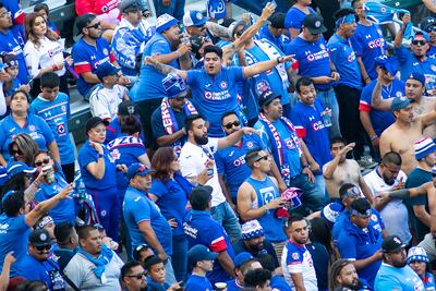 Aficionados se molestan tras la  “sorpresa” de Cruz Azul