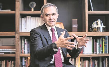 Mancera llama a perredistas a defender y hablar bien del sol azteca