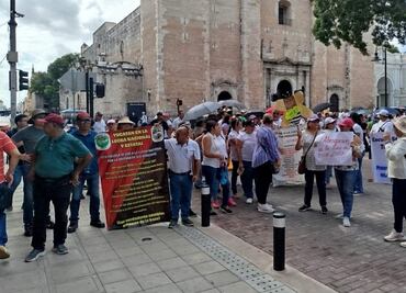 Cerca de 400 maestros marchan por calles de Mérida; exigen incremento a sus prestaciones salariales