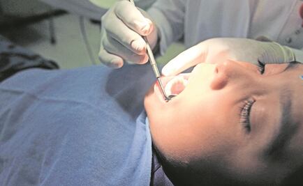 ¿Comerse las uñas puede ocasionar caries?