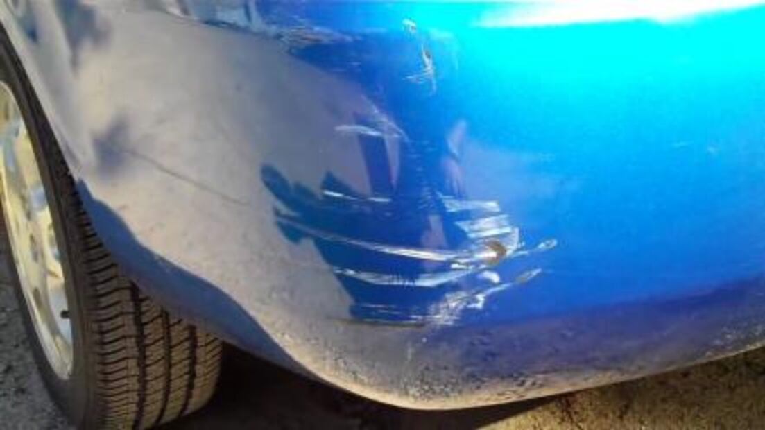 Los golpes en el auto podrían levantar la pintura. Foto: iStock