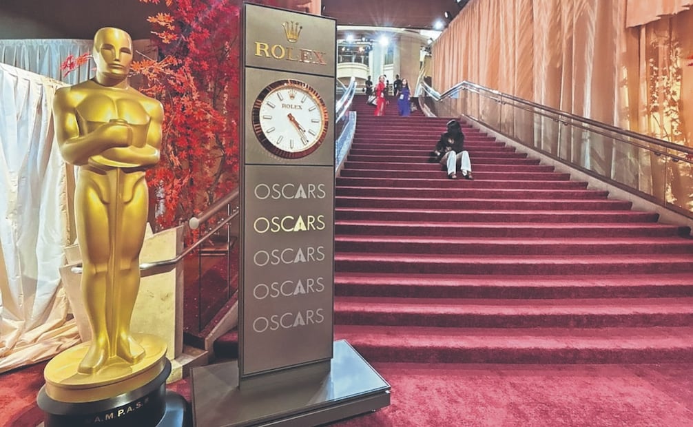 La alfombra roja y la decoración ocre ya están listas y se preparan para recibir esta noche a los nominados a lo mejor del cine hollywoodense. Foto: Mario p. Székely/ EL UNIVERSAL