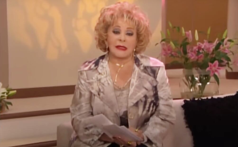 Silvia Pinal, productora y anfitriona de "Mujer, casos de la vida real".
Foto: YouTube / Unicable