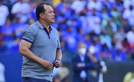 Juan Reynoso y su emoción del segundo título con Cruz Azul, "Ni el mejor guionista escribe algo así”
