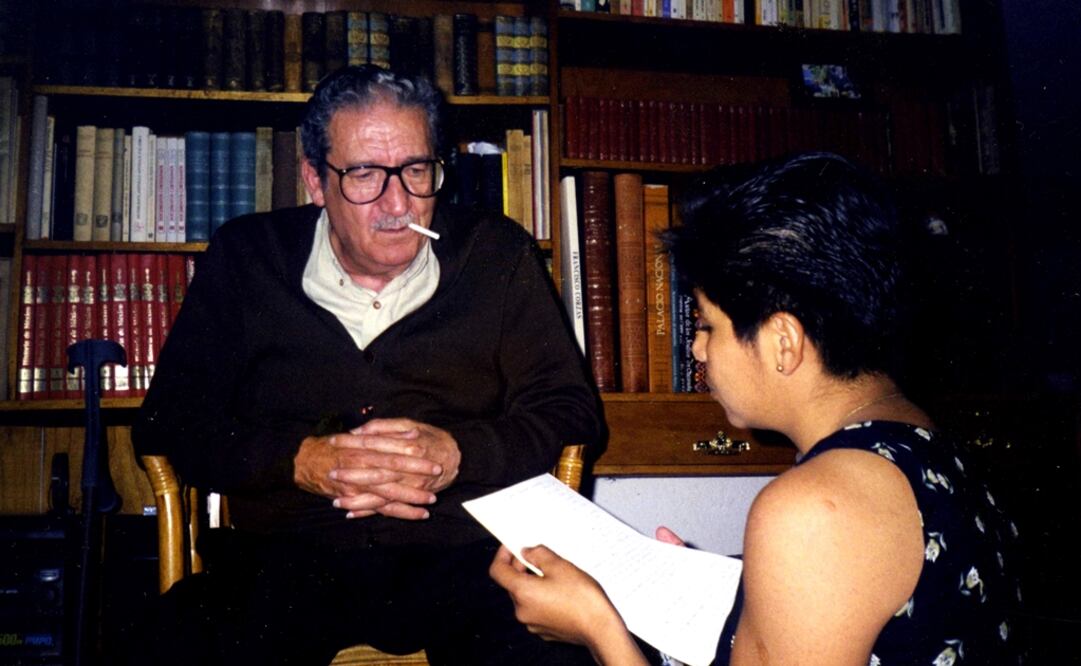 El poeta Jaime Sabines y la boxeadora Laura Serrano. Foto: Archivo EL UNIVERSAL
