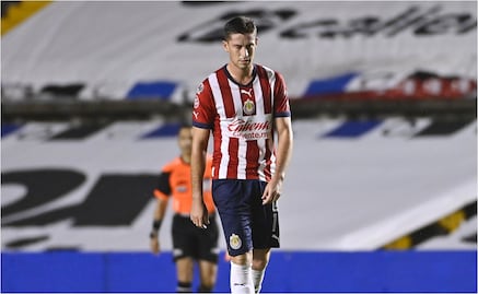 Querétaro le quita la victoria a Chivas en el último minuto