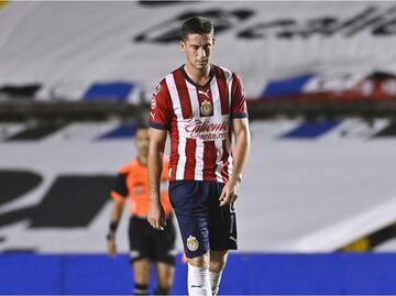 Querétaro le quita la victoria a Chivas en el último minuto