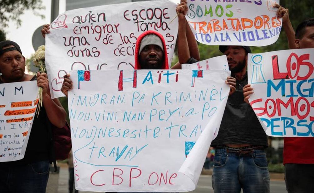 Migrantes venezolanos, hondureños y guatemaltecos contaron sus experiencias dentro de estaciones migratorias y pidieron un trato más humano / Diego Simón. EL UNIVERSAL