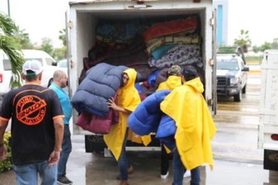 Entregan más de 200 toneladas de víveres a damnificados en Sinaloa
