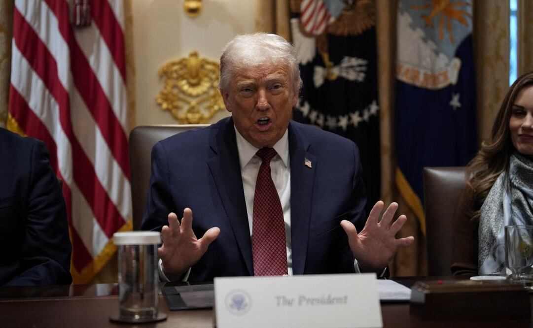 El presidente estadounidense, Donald Trump, durante una mesa redonda en la Sala del Gabinete de la Casa Blanca en Washington, D.C., EE. UU., el 8 de diciembre de 2025, donde se espera que anuncie un plan de ayuda de 12 000 millones de dólares para agricultores. Foto: EFE