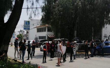 Tras enfrentamiento con policías, Raiders de Arboledas bloquean avenida de Los Jinetes en Atizapán