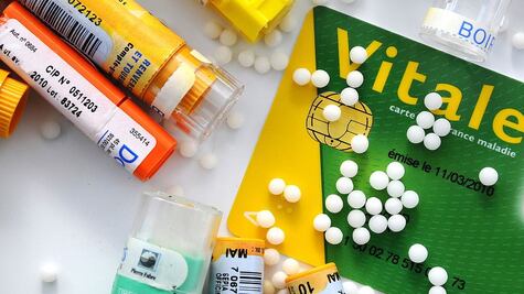 2 mil 750 médicos hacen manifiesto contra "tratamientos alternativos"; homeopatía responde