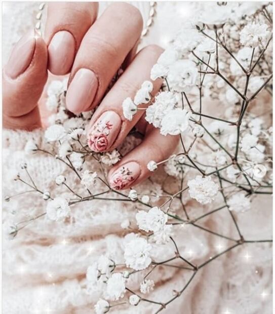 Reinventa tu manicura con las flores más hermosas del verano